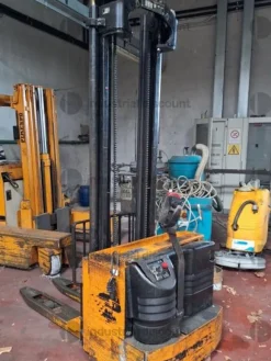 1#9818 Macchinari e attrezzature per lavorazioni metalliche e carrelli elevatori