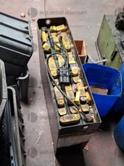 1#9818 Macchinari e attrezzature per lavorazioni metalliche e carrelli elevatori
