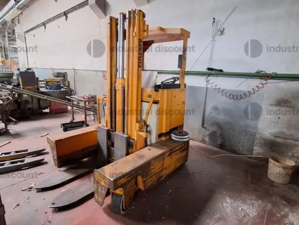 1#9818 Macchinari e attrezzature per lavorazioni metalliche e carrelli elevatori