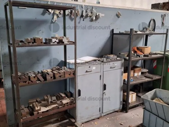 1#9818 Macchinari e attrezzature per lavorazioni metalliche e carrelli elevatori