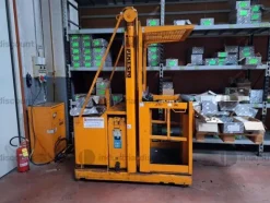 1#9818 Macchinari e attrezzature per lavorazioni metalliche e carrelli elevatori