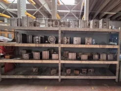 1#9818 Macchinari e attrezzature per lavorazioni metalliche e carrelli elevatori