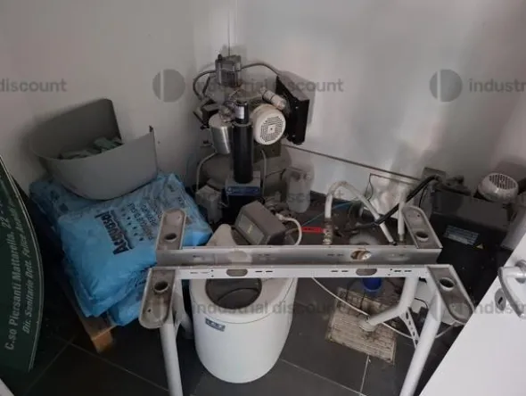1#10115 Macchinari ed arredamento per studio odontoiatrico