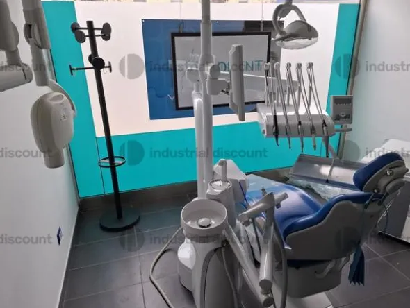 1#10115 Macchinari ed arredamento per studio odontoiatrico