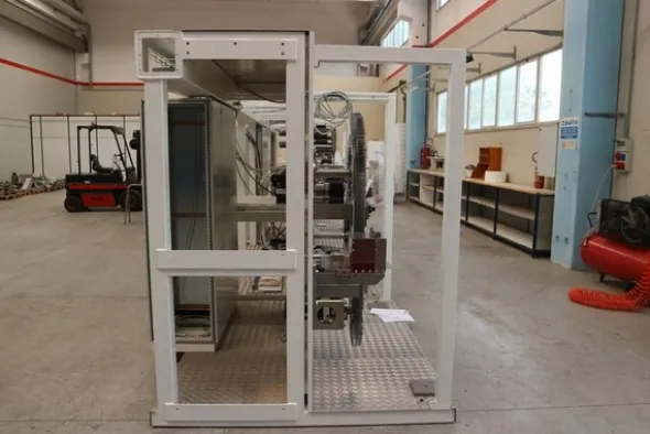 7#7251 Macchinario per produzione assorbenti e magazzino materie prime