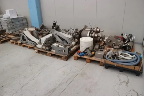 7#7251 Macchinario per produzione assorbenti e magazzino materie prime