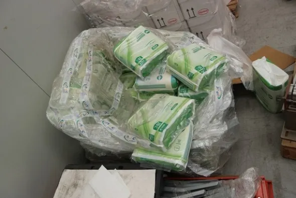 7#7251 Macchinario per produzione assorbenti e magazzino materie prime