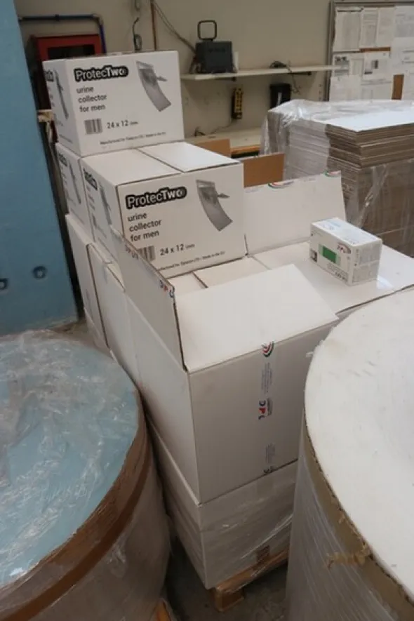 7#7251 Macchinario per produzione assorbenti e magazzino materie prime