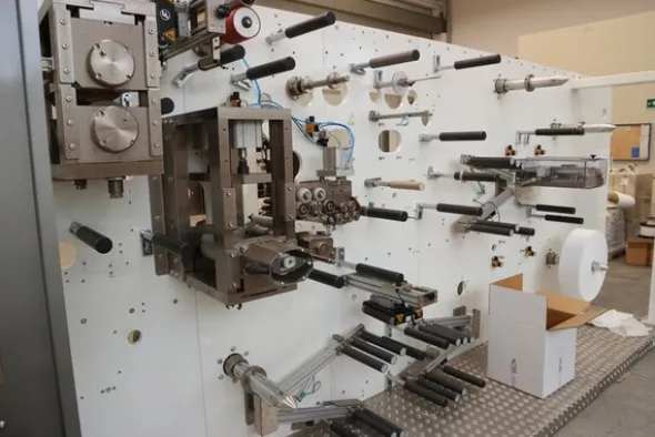 7#7251 Macchinario per produzione assorbenti e magazzino materie prime