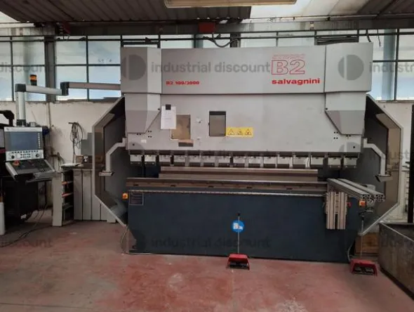 1#9876 Macchinari per lavorazioni metalliche e carrelli elevatori