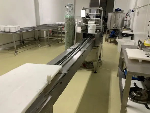 1#7648 Macchinari produzione di prodotti caseari e autocarri