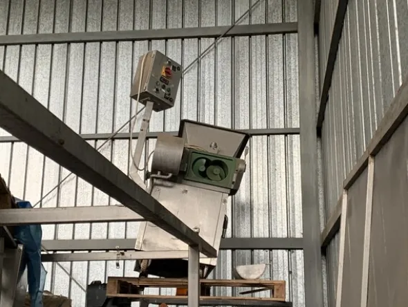 1#7648 Macchinari produzione di prodotti caseari e autocarri