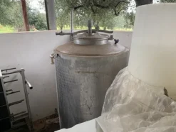 1#7648 Macchinari produzione di prodotti caseari e autocarri