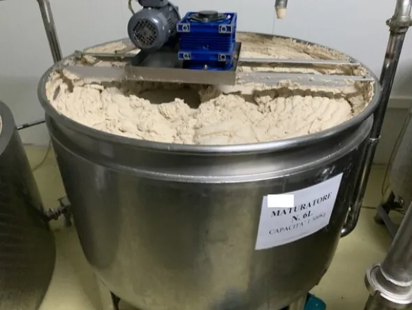 1#7648 Macchinari produzione di prodotti caseari e autocarri