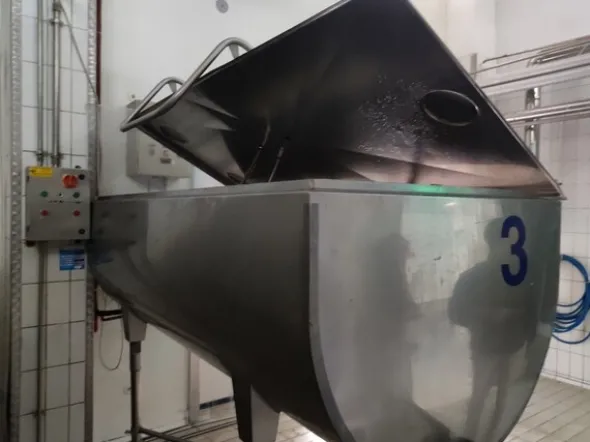 1#7648 Macchinari produzione di prodotti caseari e autocarri