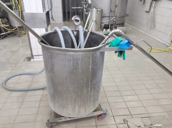 1#7648 Macchinari produzione di prodotti caseari e autocarri