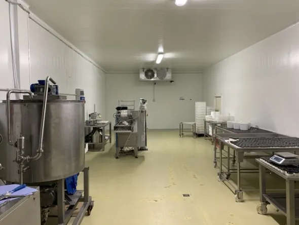 1#7648 Macchinari produzione di prodotti caseari e autocarri