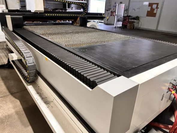 Macchina taglio laser CORMAK LF3015LNR