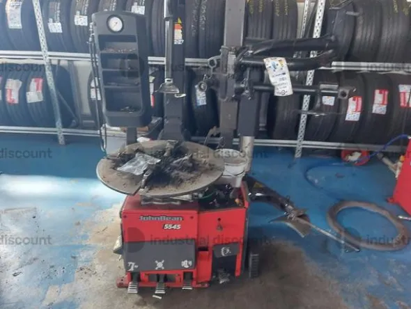 3#9643 Macchine, attrezzature per gommista e officina e Rimanenze di magazzino pneumatici