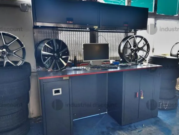 3#9643 Macchine, attrezzature per gommista e officina e Rimanenze di magazzino pneumatici
