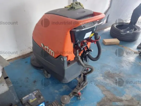 3#9643 Macchine, attrezzature per gommista e officina e Rimanenze di magazzino pneumatici
