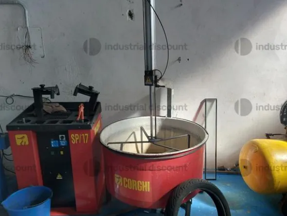 3#9643 Macchine, attrezzature per gommista e officina e Rimanenze di magazzino pneumatici