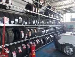 3#9643 Macchine, attrezzature per gommista e officina e Rimanenze di magazzino pneumatici