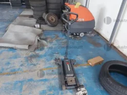 3#9643 Macchine, attrezzature per gommista e officina e Rimanenze di magazzino pneumatici