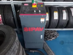 3#9643 Macchine, attrezzature per gommista e officina e Rimanenze di magazzino pneumatici