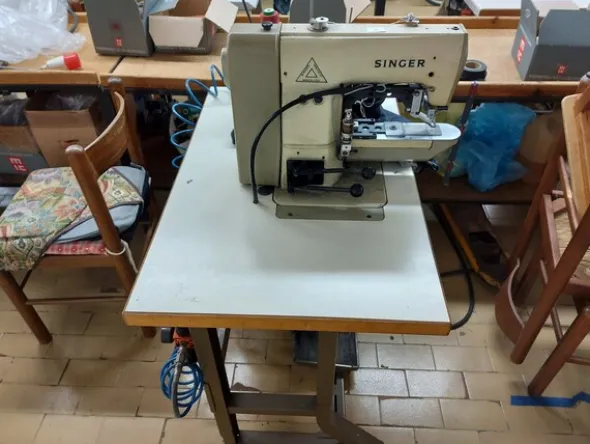 2#5941 Macchine da cucire ed attrezzature