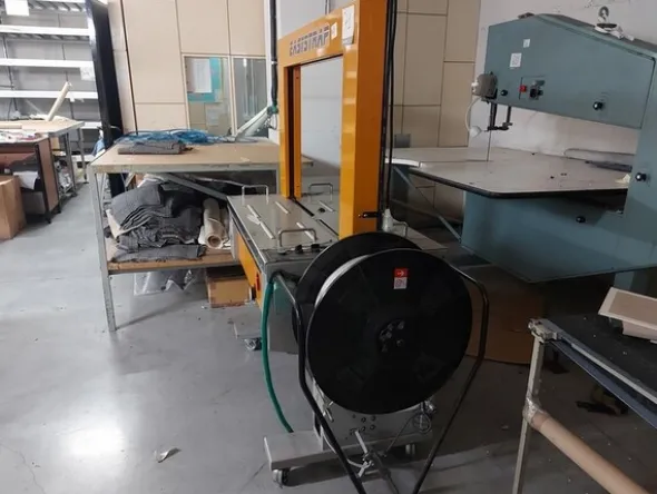 13#7345 Macchine da cucire ed attrezzature varie