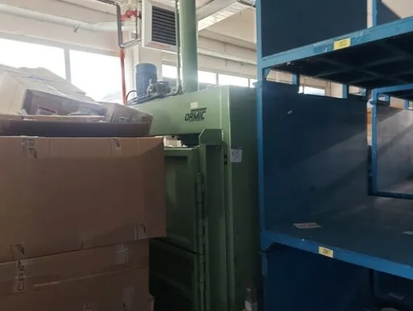 13#7345 Macchine da cucire ed attrezzature varie