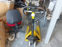 13#7345 Macchine da cucire ed attrezzature varie