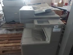 13#7345 Macchine da cucire ed attrezzature varie