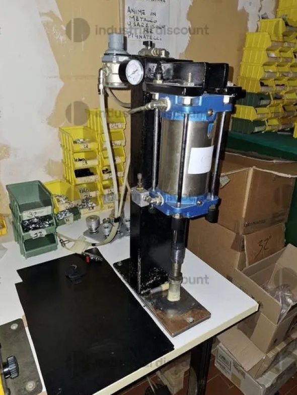 401#9770 Macchine da cucire e sega a nastro