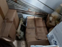 3#12020 Macchine per aspirazione solventi, apparecchiature di vario genere con ricambi e blocco arredi