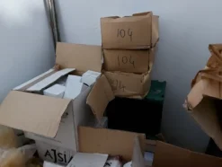 3#12020 Macchine per aspirazione solventi, apparecchiature di vario genere con ricambi e blocco arredi