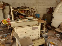 3#12020 Macchine per aspirazione solventi, apparecchiature di vario genere con ricambi e blocco arredi
