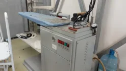 11#7345 Macchine per cucire e tavoli da stiro