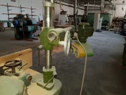 23#5191 Macchine per la lavorazione degli infissi in legno da rottamare.