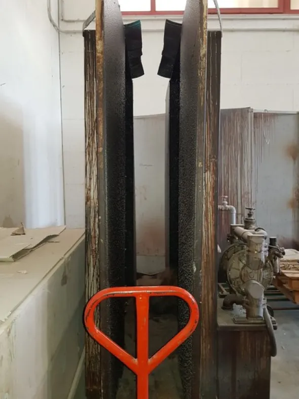 23#5191 Macchine per la lavorazione degli infissi in legno da rottamare.
