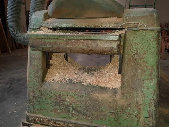 23#5191 Macchine per la lavorazione degli infissi in legno da rottamare.