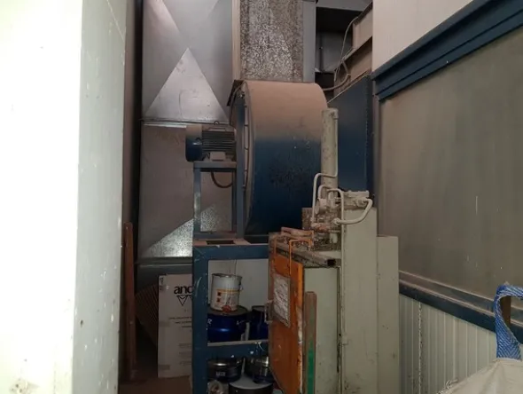 23#5191 Macchine per la lavorazione degli infissi in legno da rottamare.
