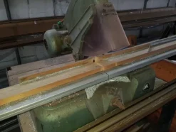 23#5191 Macchine per la lavorazione degli infissi in legno da rottamare.