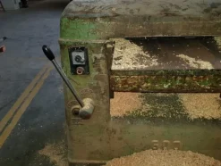 23#5191 Macchine per la lavorazione degli infissi in legno da rottamare.
