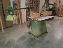 23#5191 Macchine per la lavorazione degli infissi in legno da rottamare.
