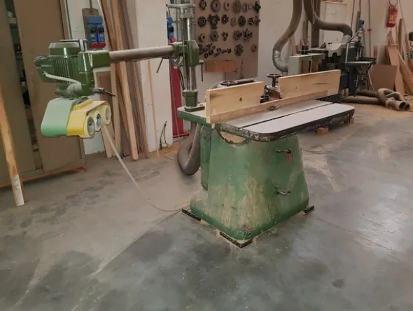 23#5191 Macchine per la lavorazione degli infissi in legno da rottamare.