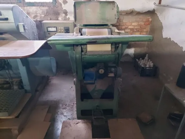 38#8259 Macchine per la lavorazione delle pelli