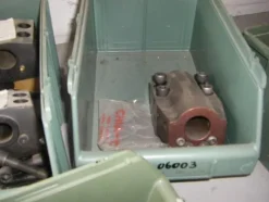 13#4997 Magazzino componenti e ricambi macchine utensili