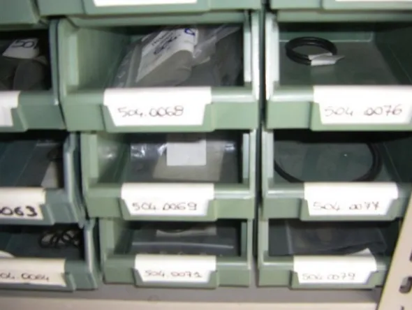 13#4997 Magazzino componenti e ricambi macchine utensili